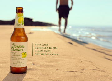Óscar Jaenada protagoniza el nuevo spot de "Damm Lemon" para Cataluña